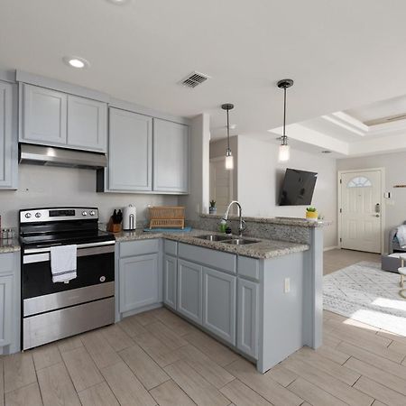 Cozy 3 Bed 2 Bath Apartment, Near Shopping Plazas, Expressway And Free Parking Единбург Екстер'єр фото