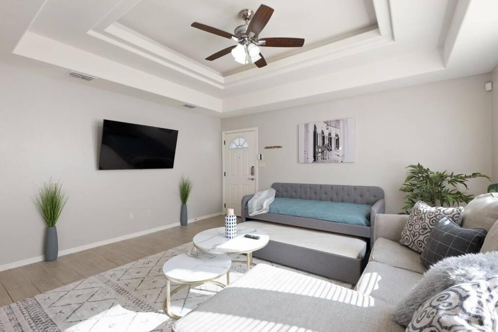 Cozy 3 Bed 2 Bath Apartment, Near Shopping Plazas, Expressway And Free Parking Единбург Екстер'єр фото